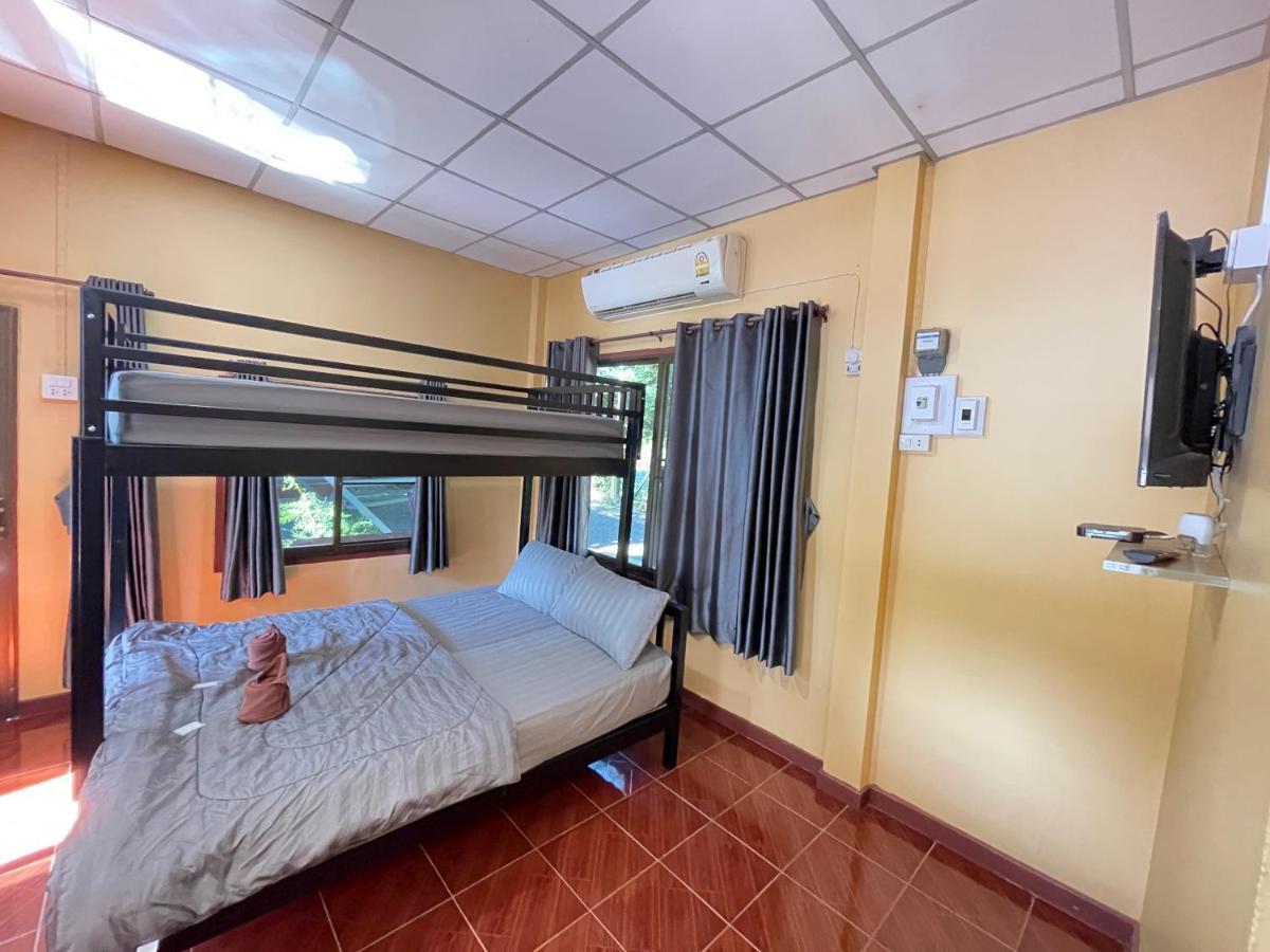 Rain Tree Cafe & Homestay Uthai Thani Luaran gambar