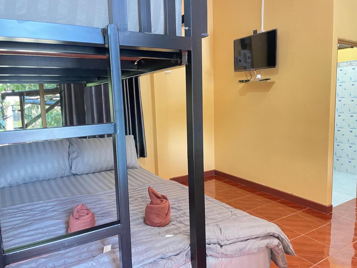 Rain Tree Cafe & Homestay Uthai Thani Luaran gambar