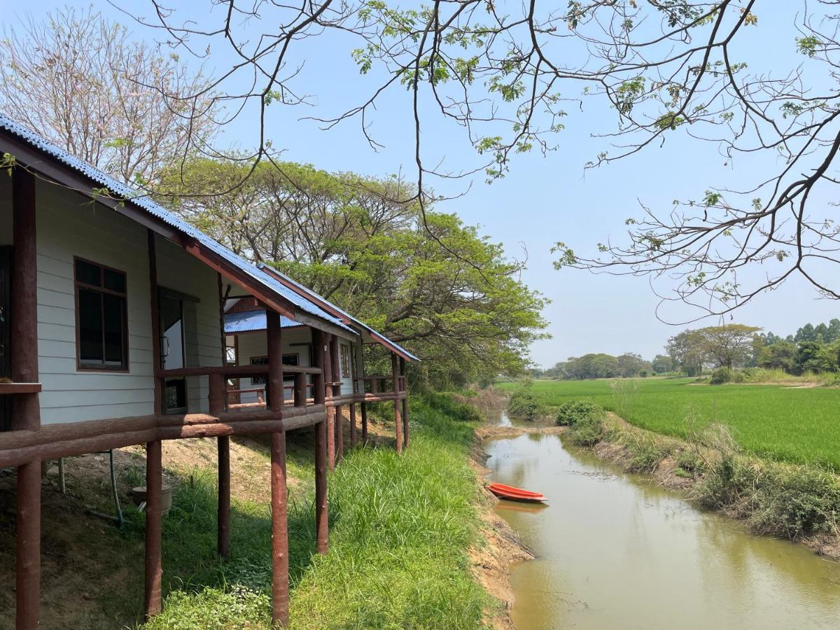 Rain Tree Cafe & Homestay Uthai Thani Luaran gambar