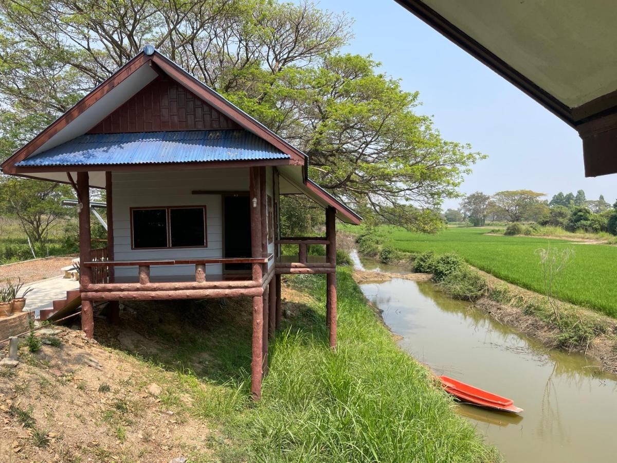 Rain Tree Cafe & Homestay Uthai Thani Luaran gambar