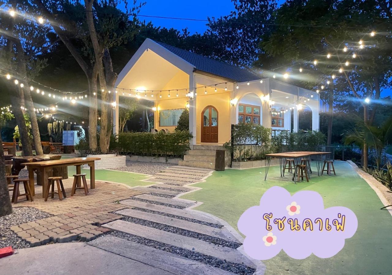 Rain Tree Cafe & Homestay Uthai Thani Luaran gambar