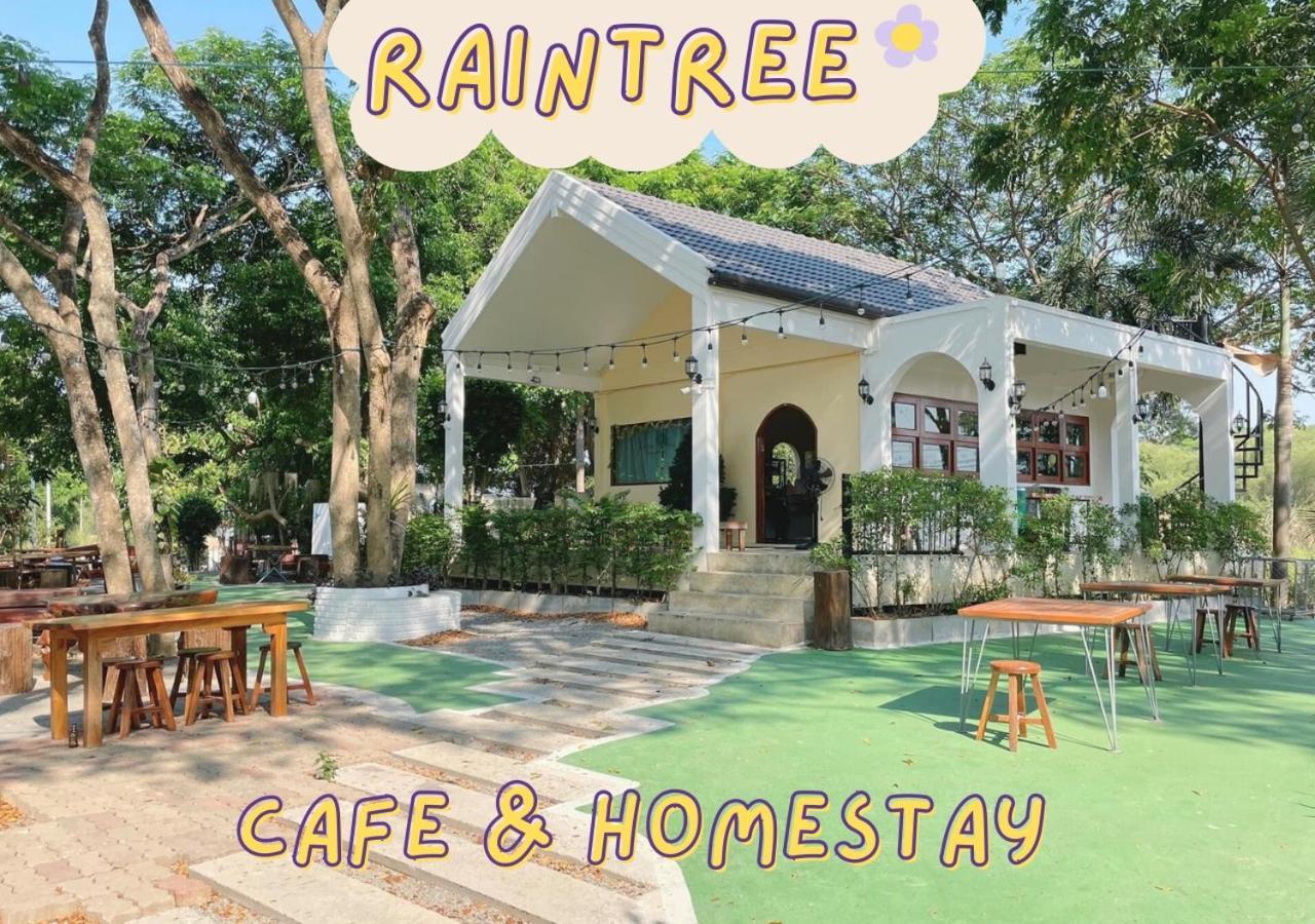 Rain Tree Cafe & Homestay Uthai Thani Luaran gambar