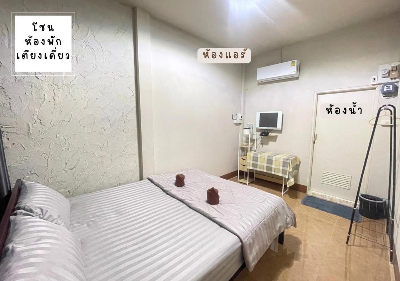 Rain Tree Cafe & Homestay Uthai Thani Luaran gambar